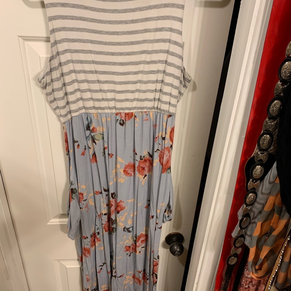 Long maxi maternity dress with pockets